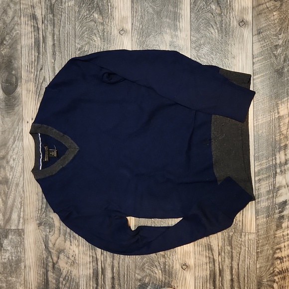 Banana Republic V Nech Sweater - Picture 1 of 4